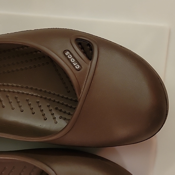 Brown dress Crocs with gemstone detail women's size 9 never worn - Picture 11 of 12